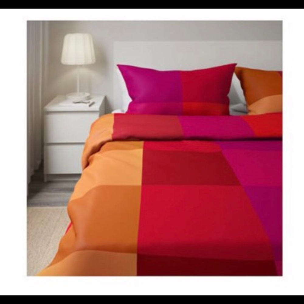 IKEA queen/full duvet cover and pillowcases.